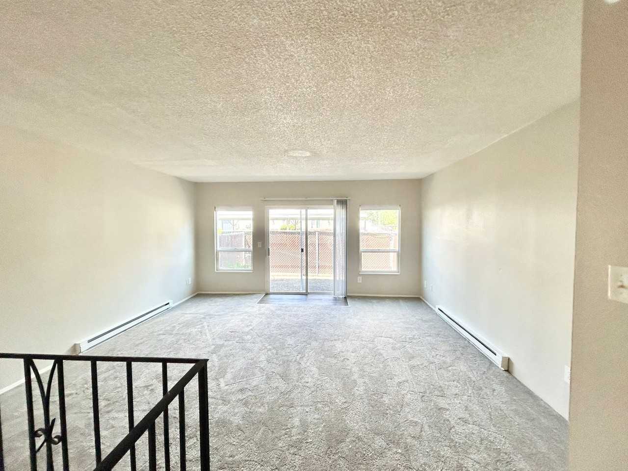 575 N Pine St - Photo 7 of 26
