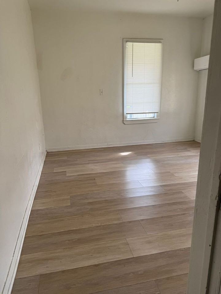 1335 15th St - Photo 2 of 13