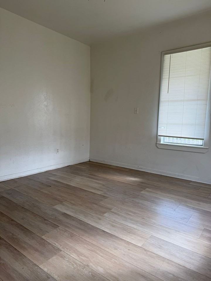 1335 15th St - Photo 5 of 13