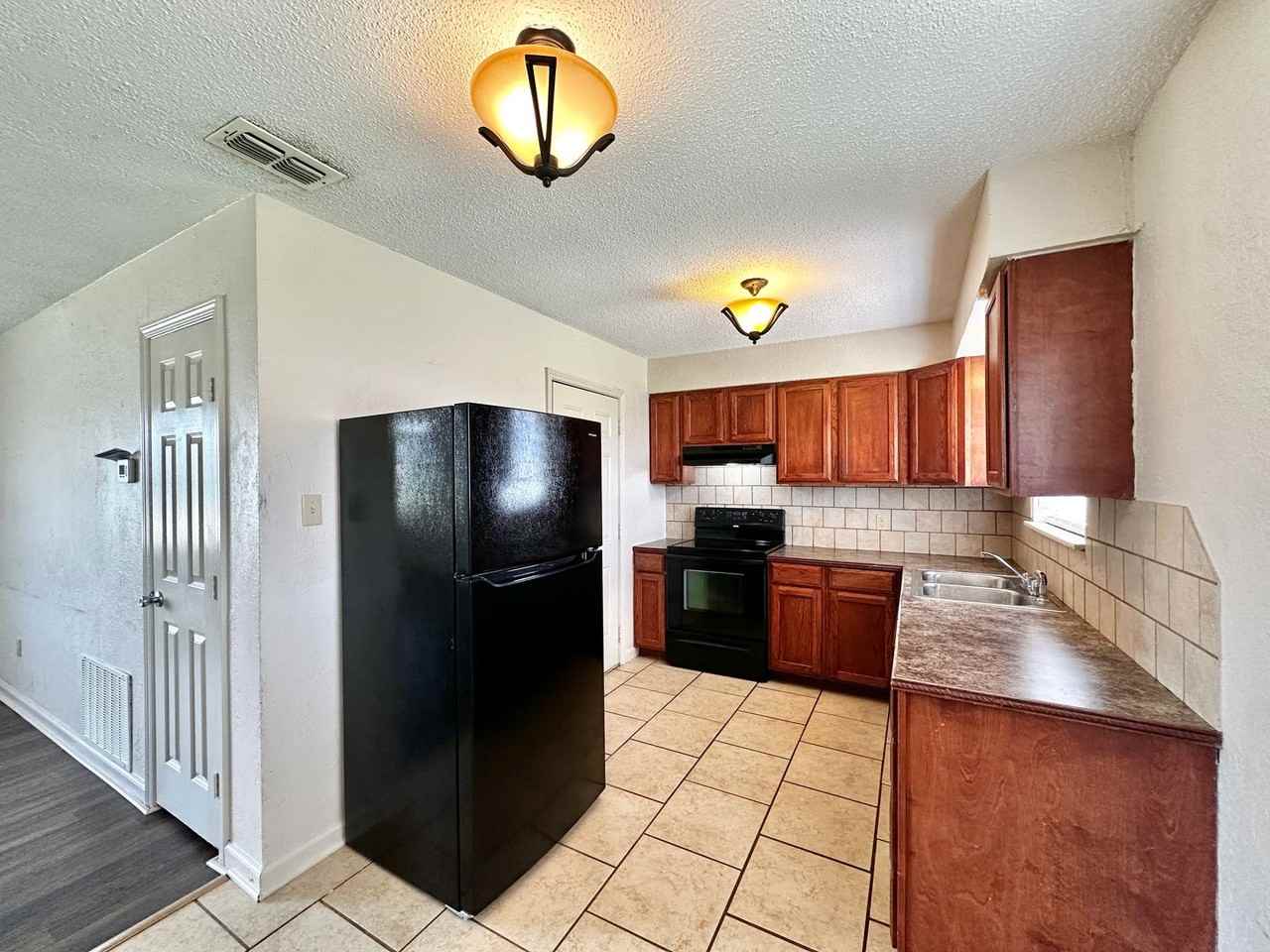 4679 Nw Ozmun Ave - Photo 5 of 20