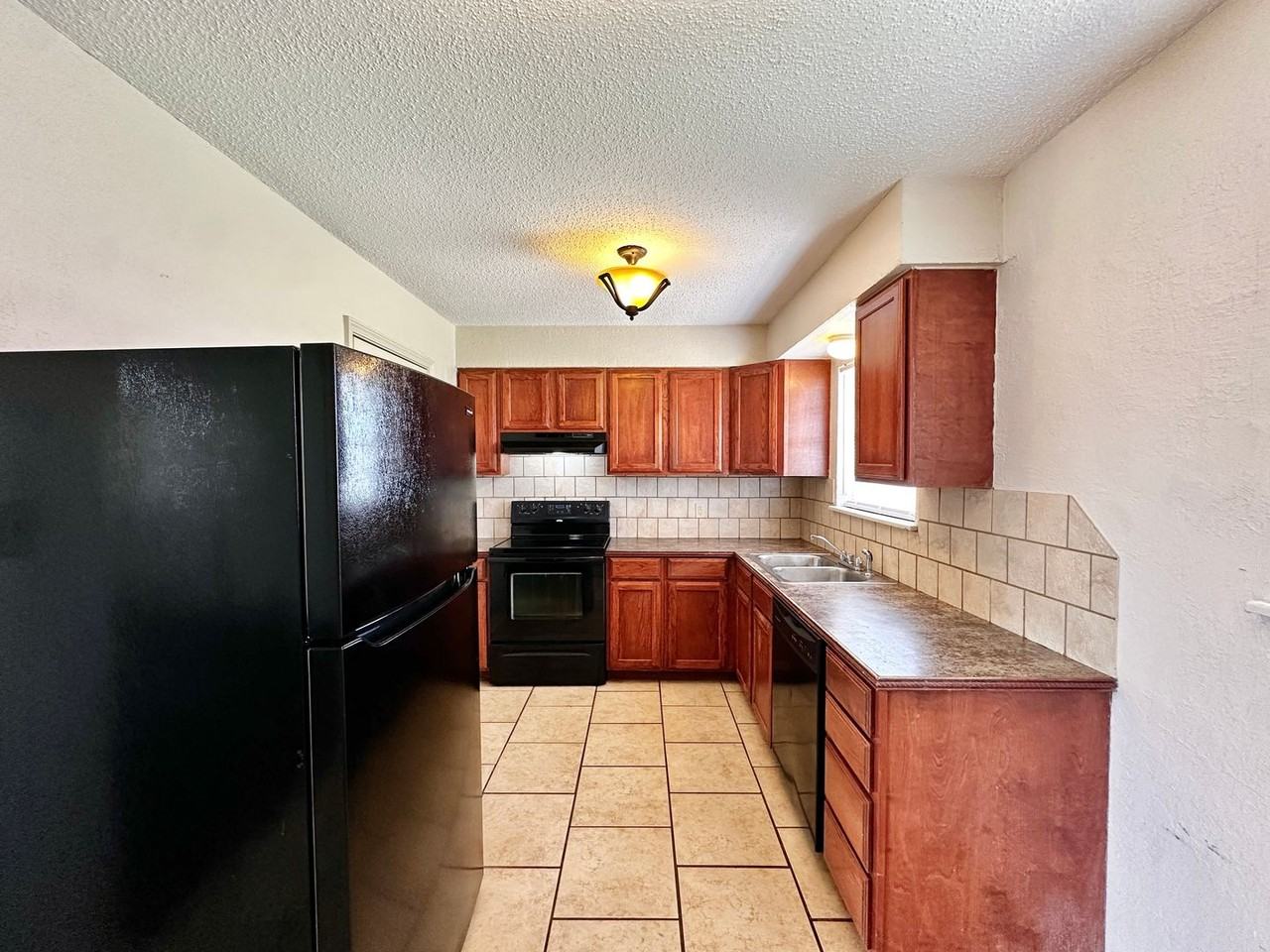 4679 Nw Ozmun Ave - Photo 6 of 20
