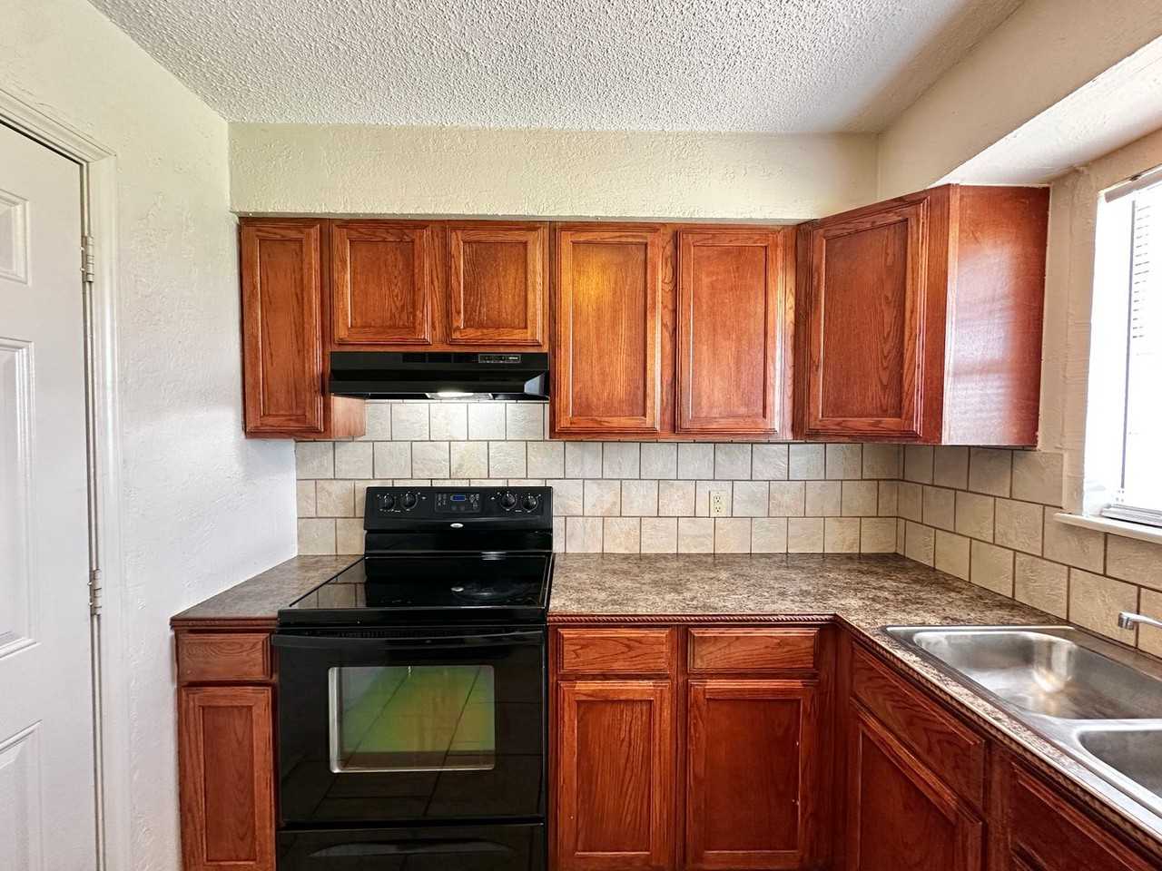 4679 Nw Ozmun Ave - Photo 7 of 20