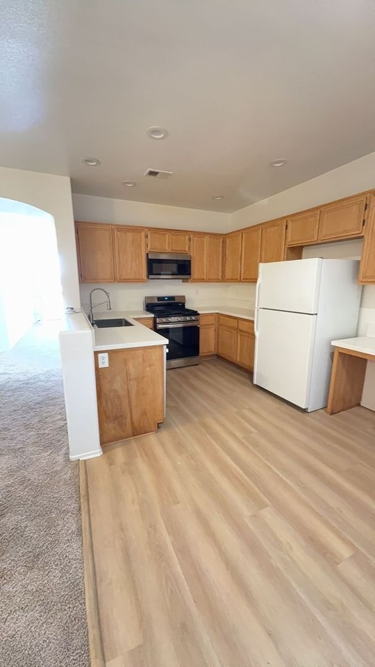 11584 Fern Pine St - Photo 6 of 23