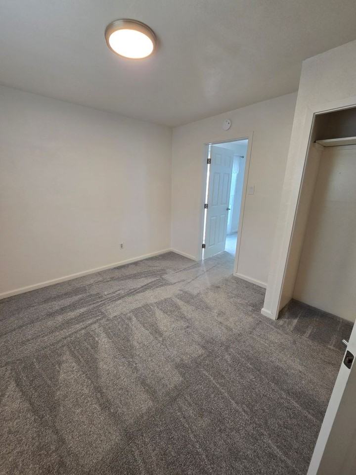 2361 17th St - Photo 6 of 8