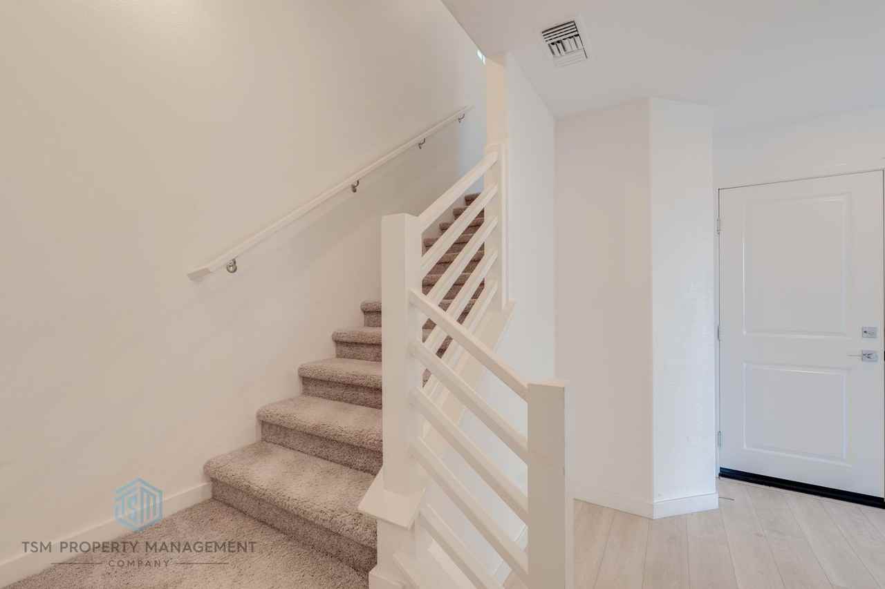 2539 Dorris St - Photo 4 of 22