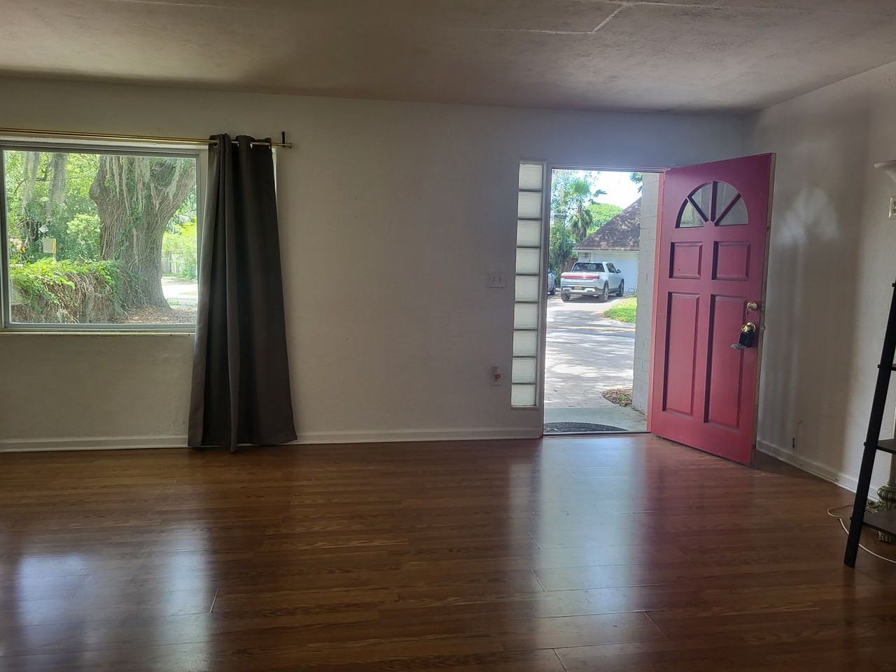 1712 E Kaley Ave - Photo 2 of 13