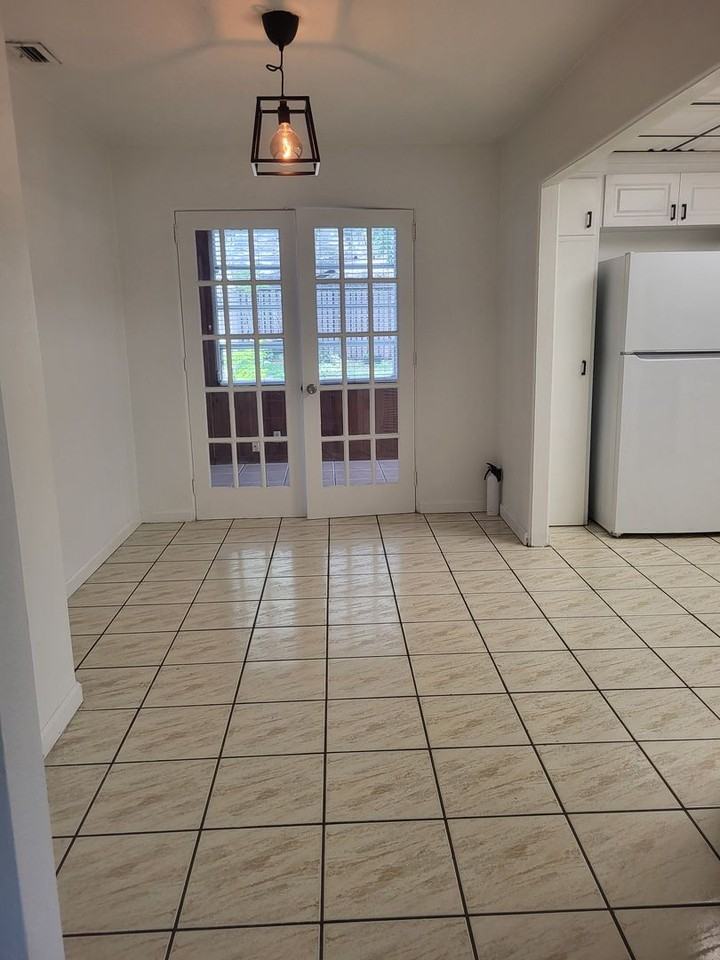 1712 E Kaley Ave - Photo 4 of 13