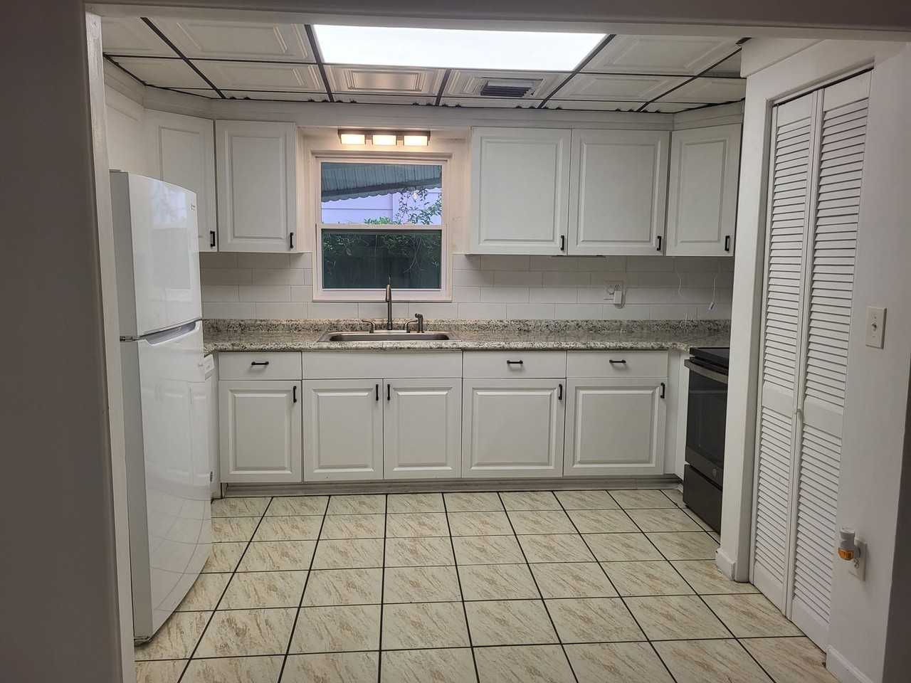 1712 E Kaley Ave - Photo 5 of 13