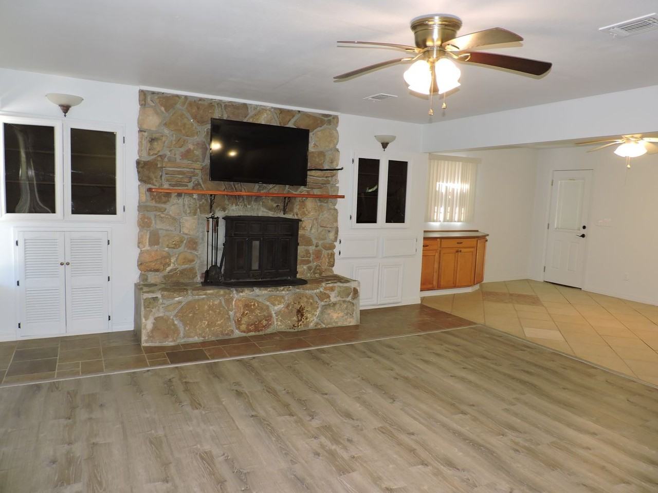 1070 Sagebrush Trl - Photo 3 of 21