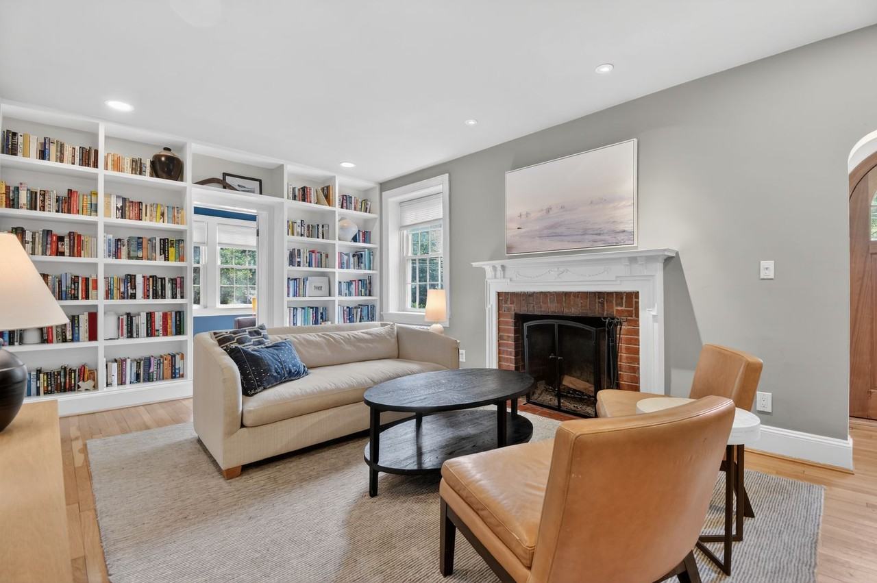 3005 Mckinley St Nw - Photo 3 of 34