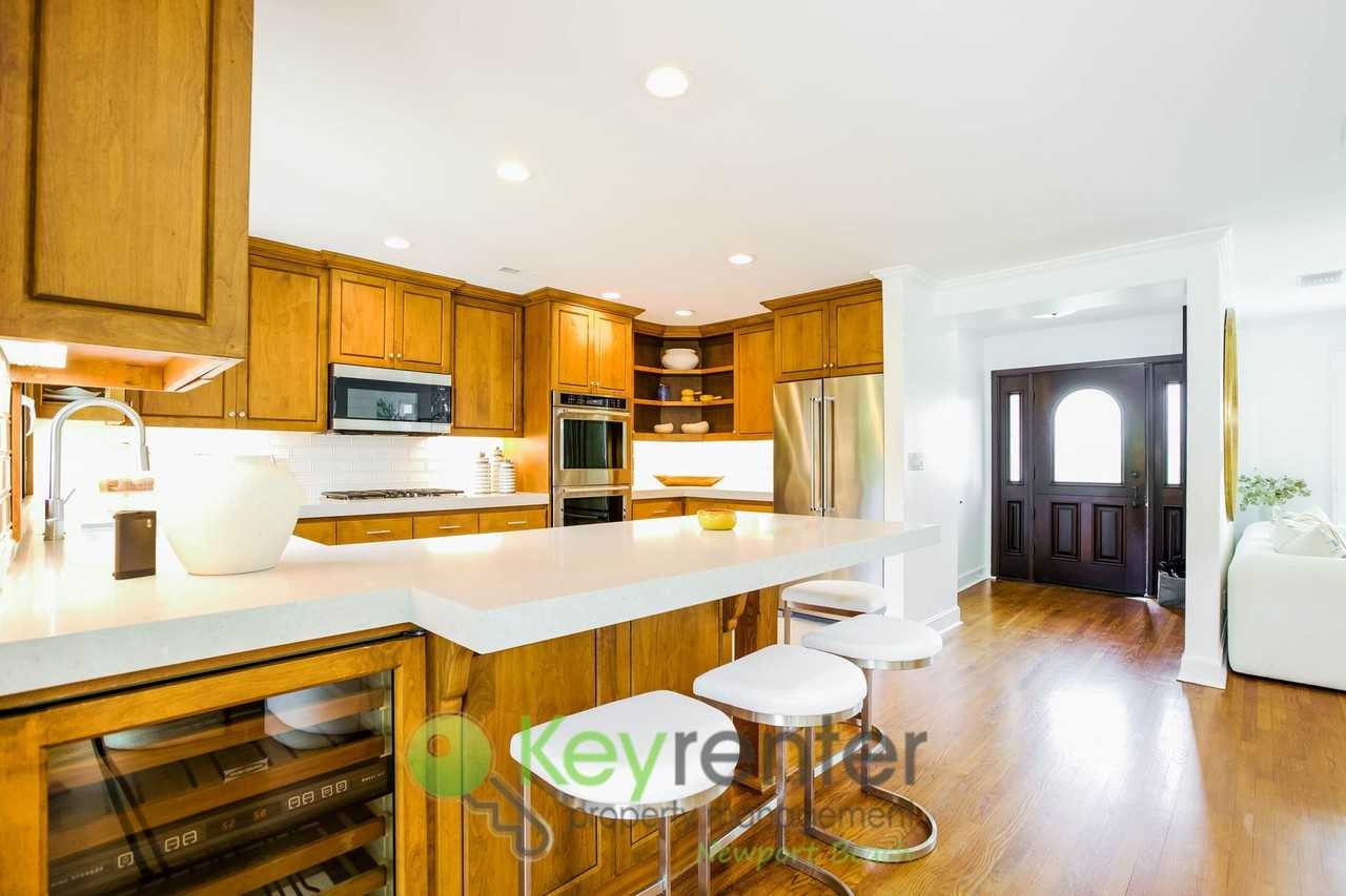 453 Seaward Rd - Photo 2 of 15