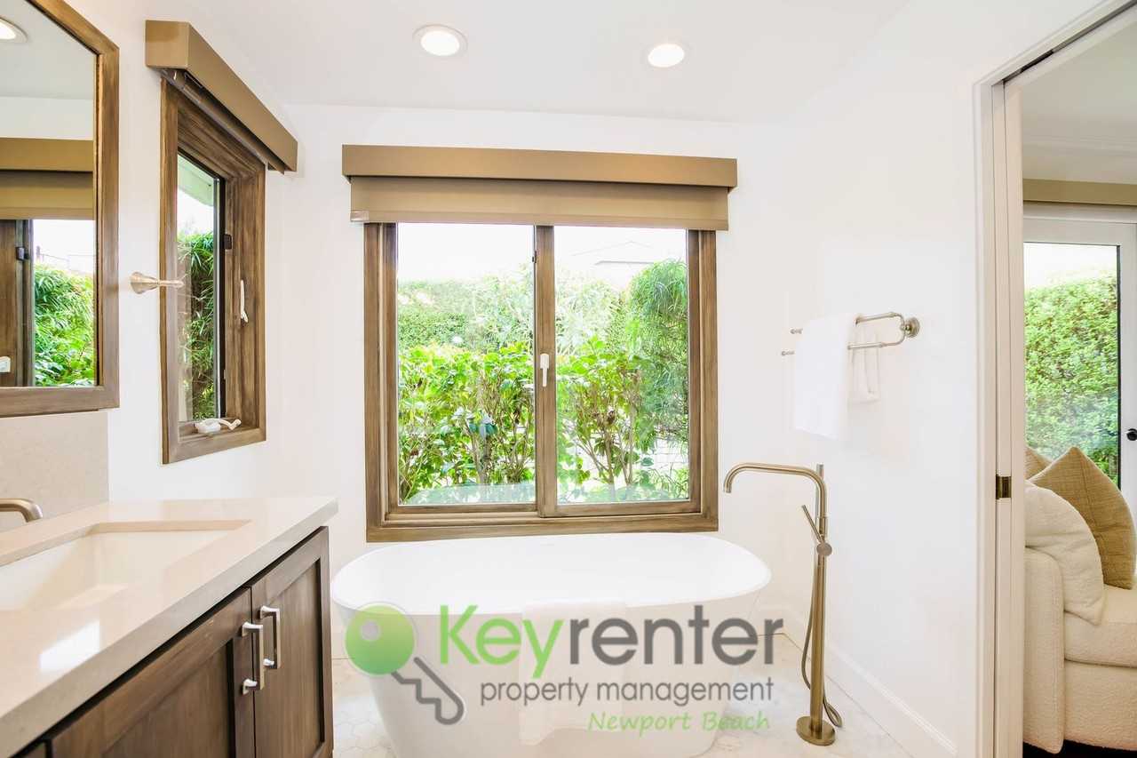 453 Seaward Rd - Photo 5 of 15