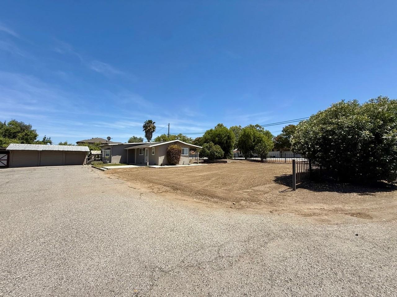 1630 Hillcrest Rd - Photo 2 of 4