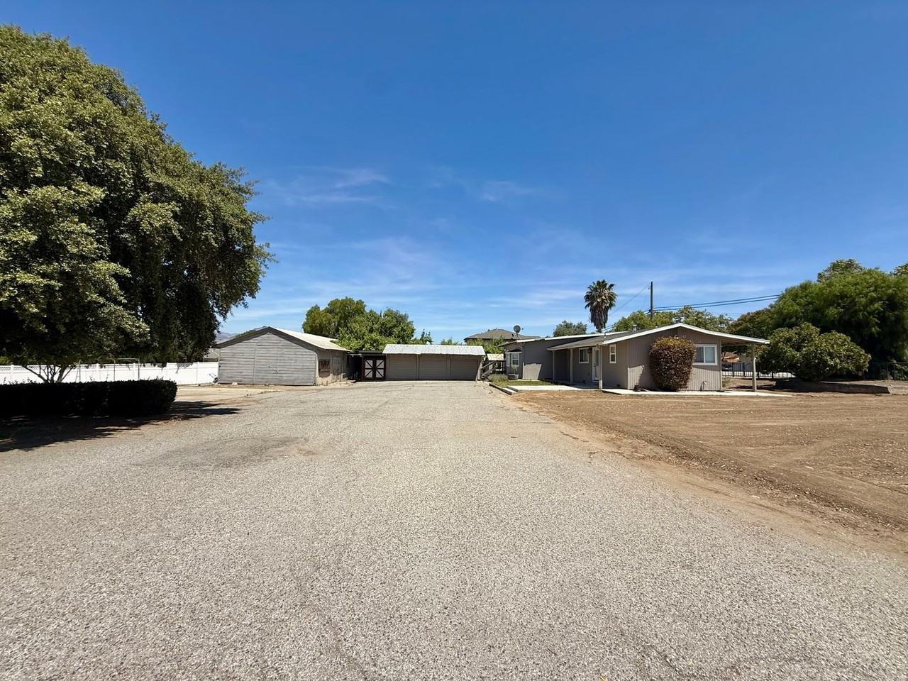 1630 Hillcrest Rd - Photo 3 of 4
