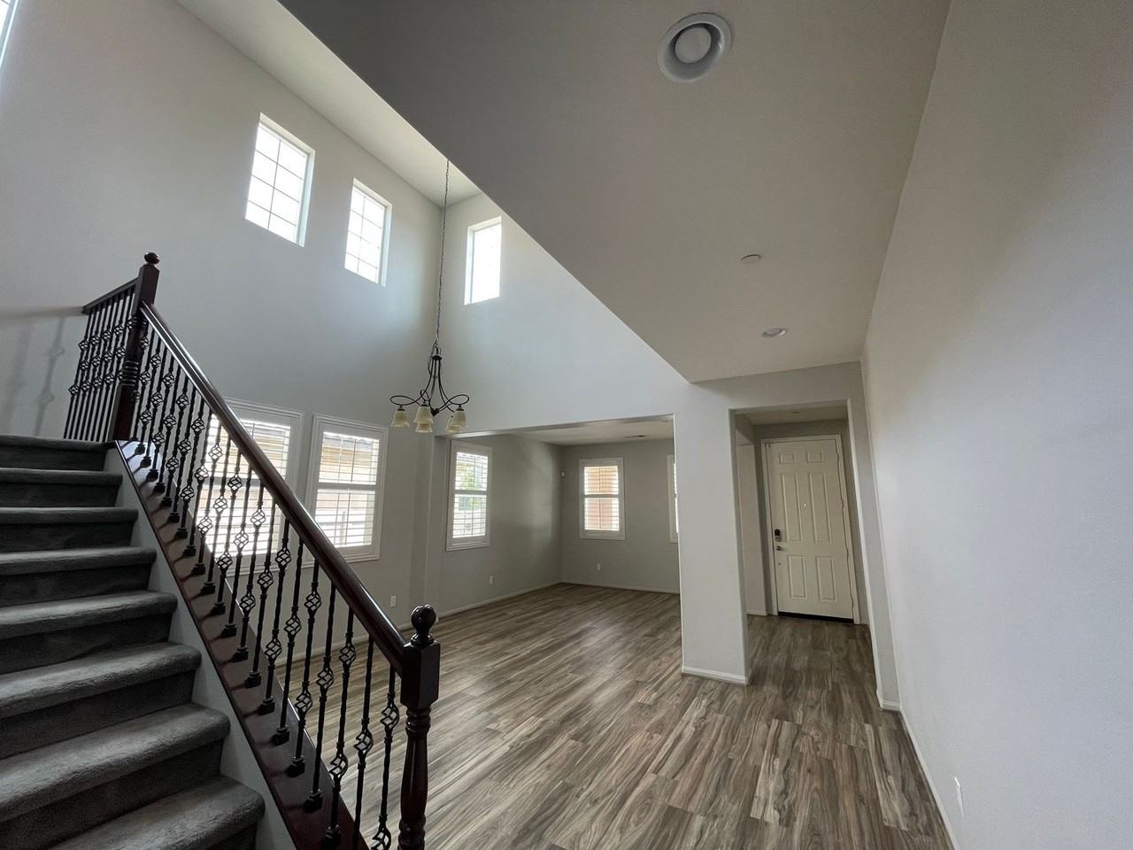 1591 Stow Grove Ave - Photo 5 of 38