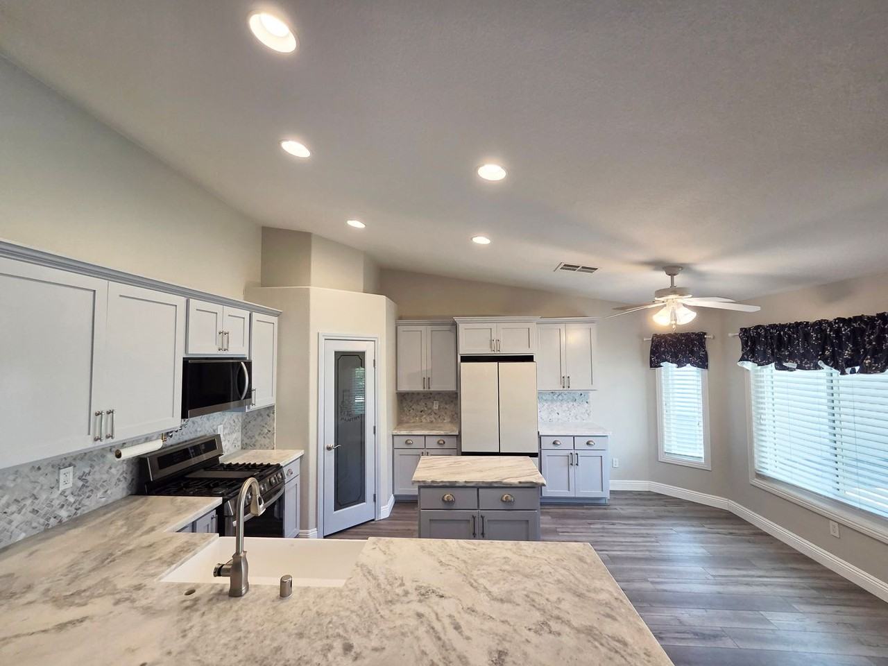 6029 Cocktail Dr - Photo 6 of 32