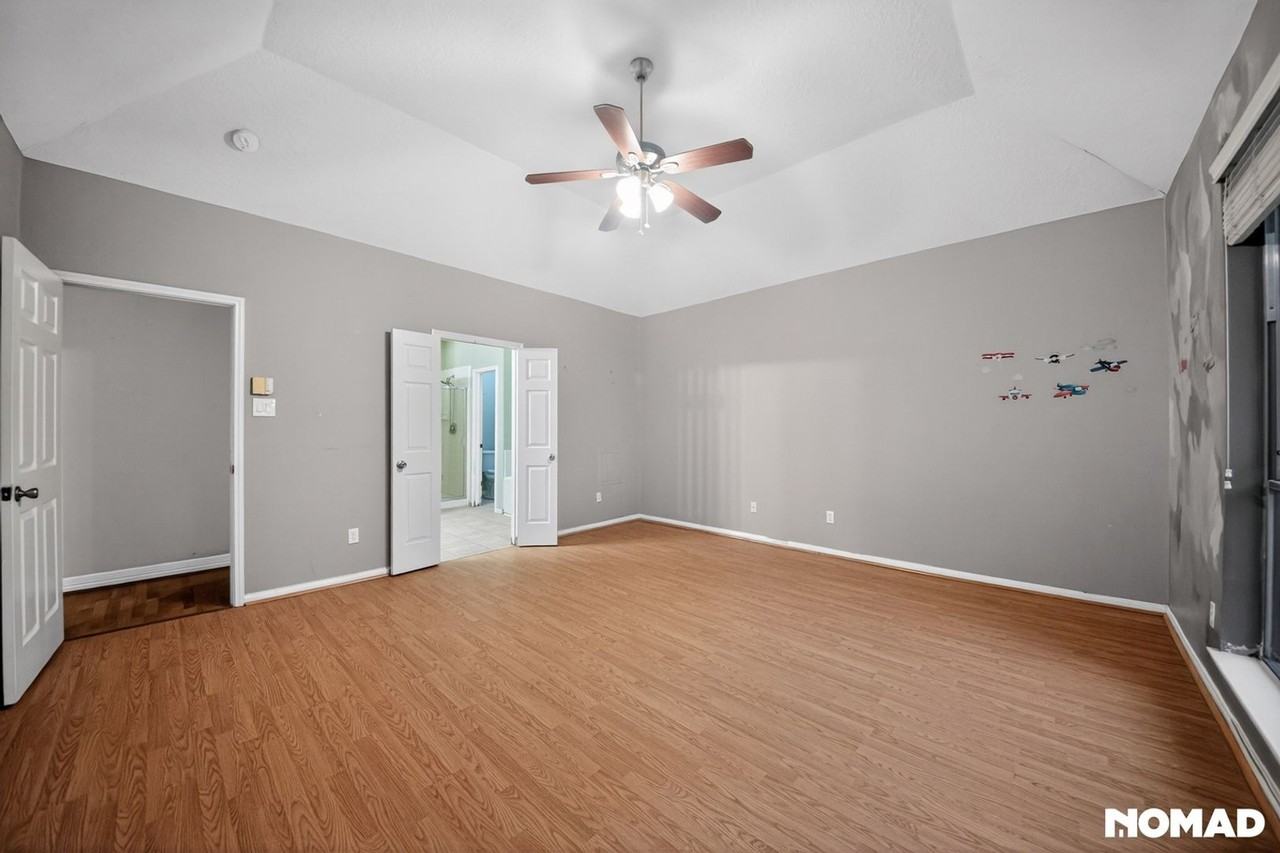 1811 Quiet Hollow Dr - Photo 2 of 30