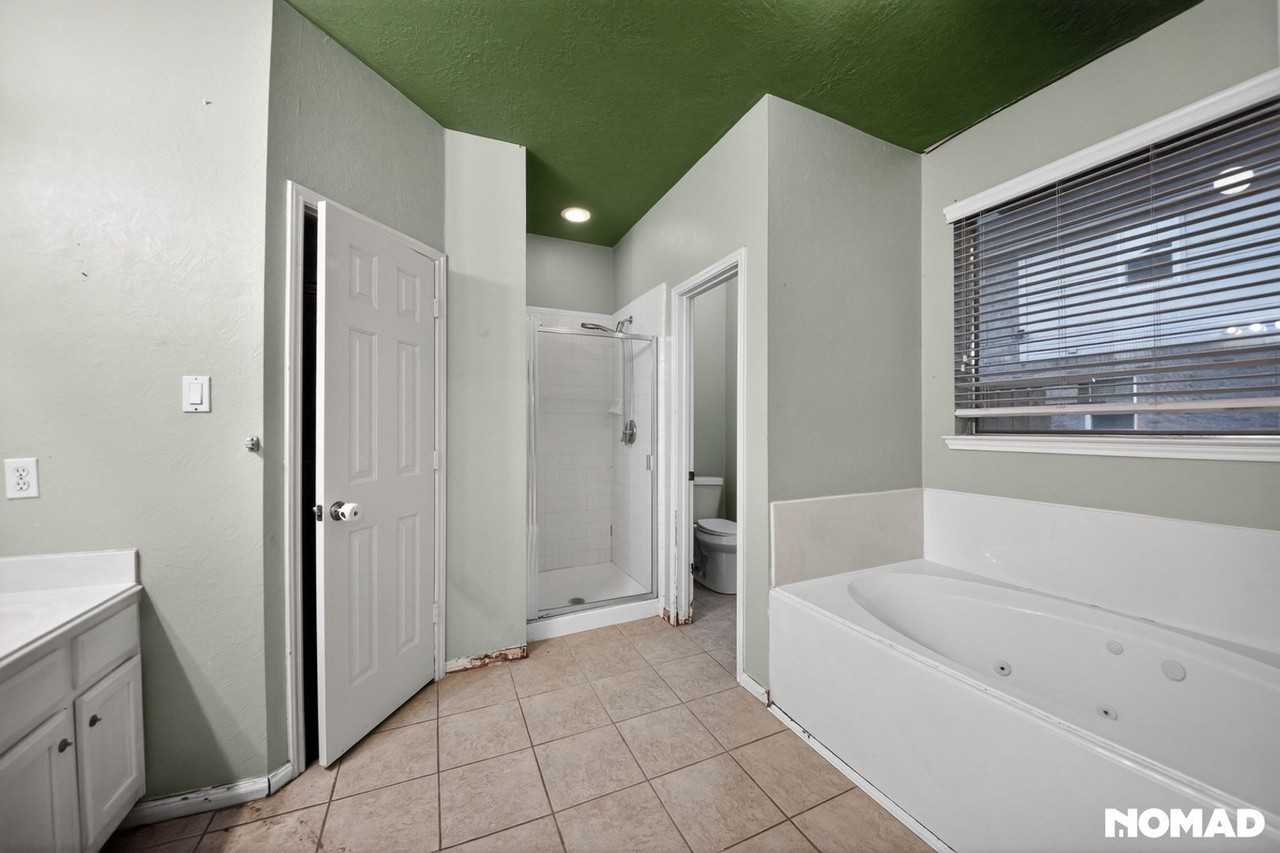 1811 Quiet Hollow Dr - Photo 3 of 30