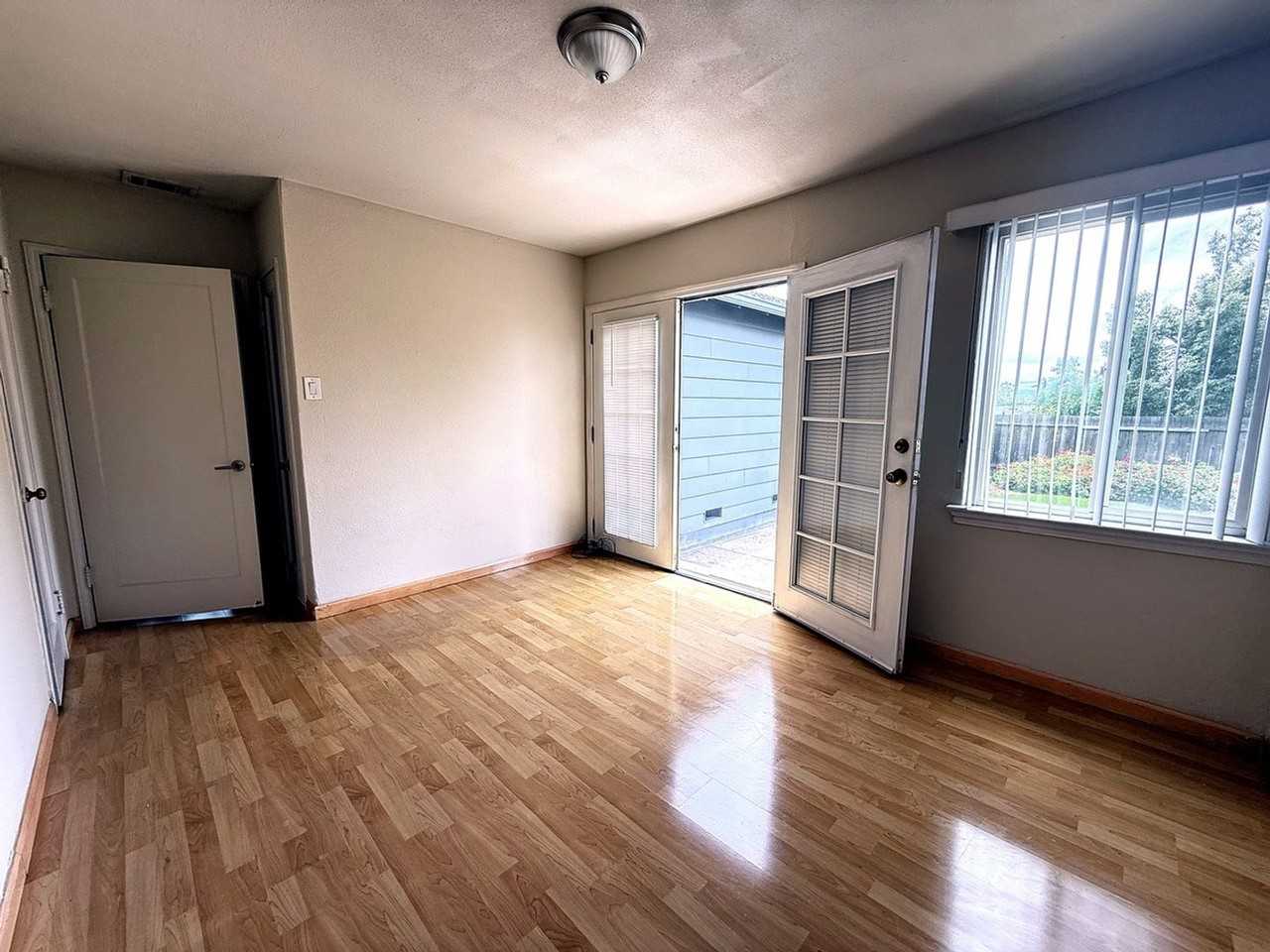 2314 Upland Dr - Photo 2 of 15
