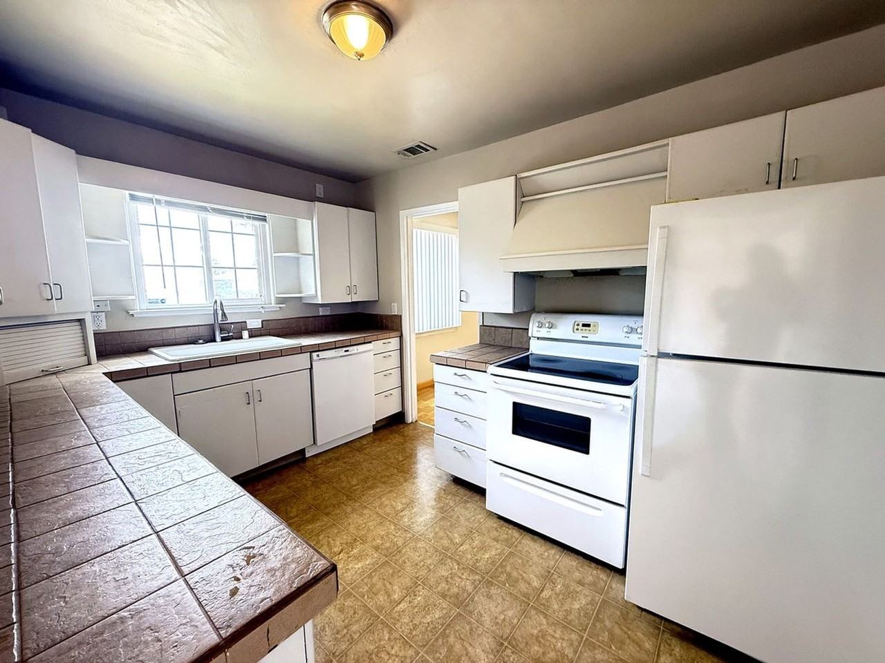 2314 Upland Dr - Photo 4 of 15