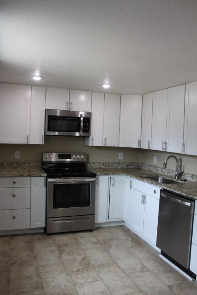 7496 Locust St - Photo 3 of 21
