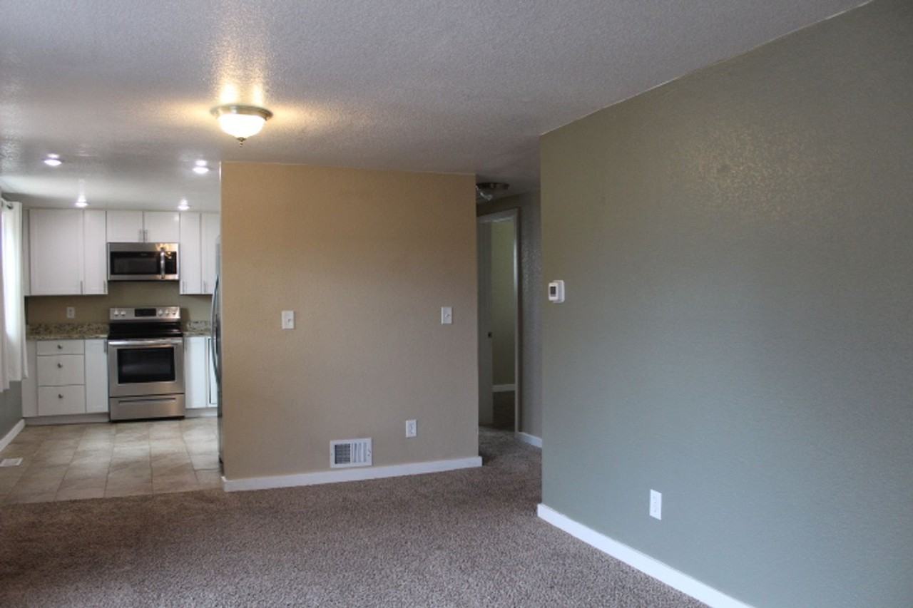 7496 Locust St - Photo 6 of 21