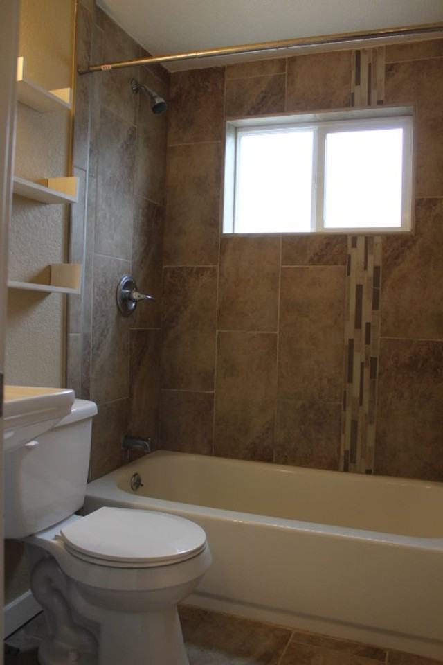 7496 Locust St - Photo 7 of 21