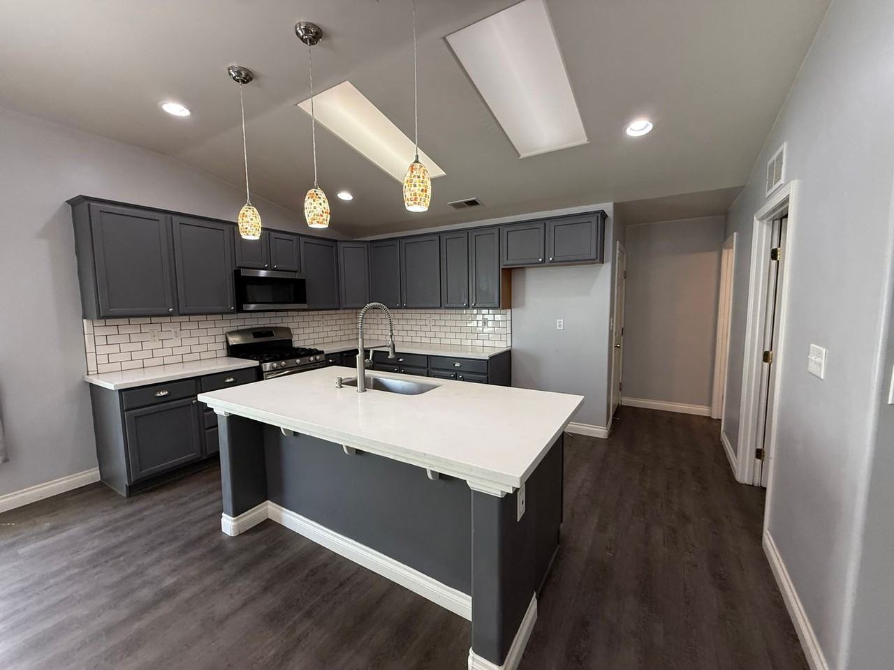 10919 Golden Valley Dr - Photo 4 of 17