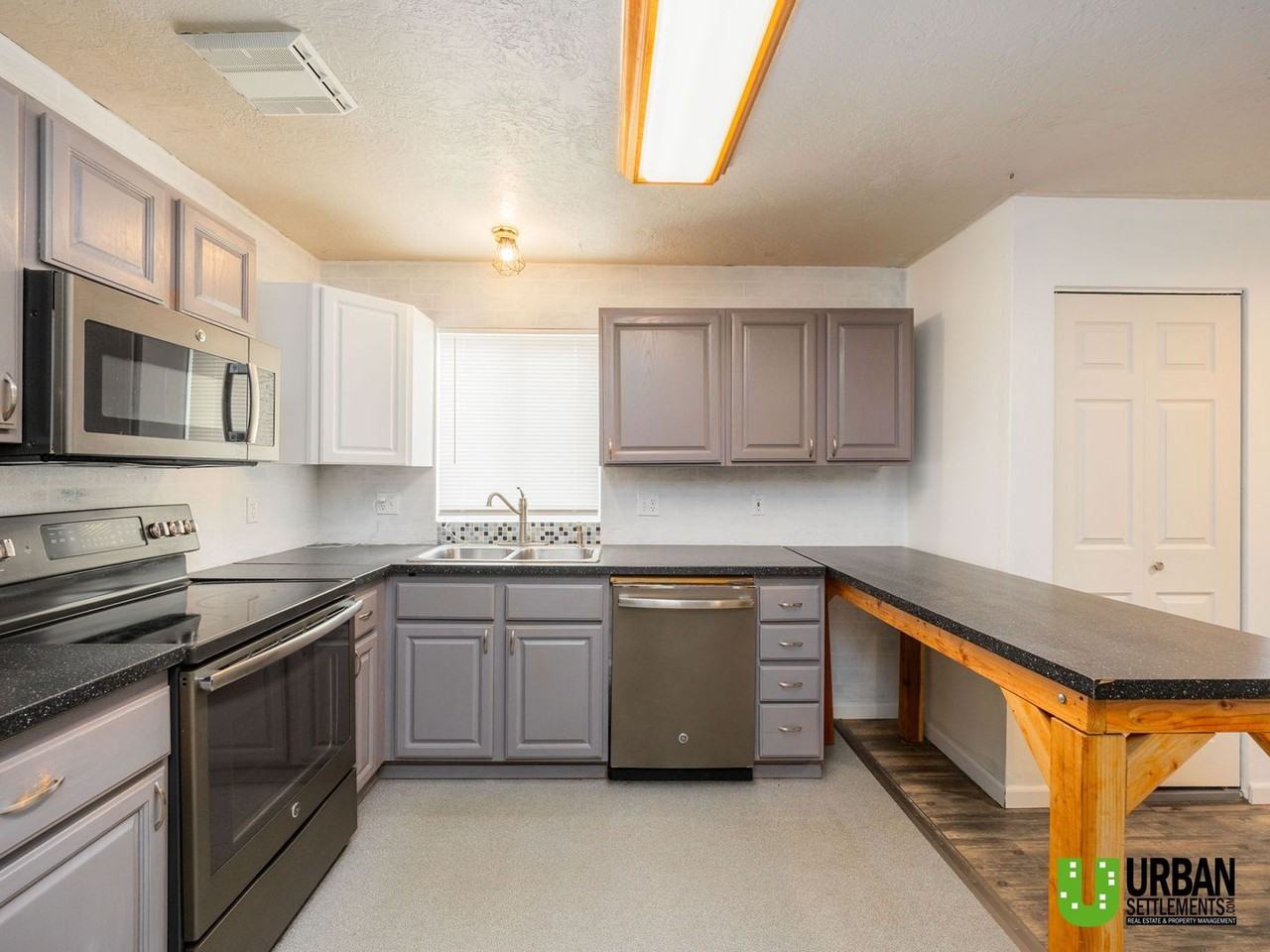 3216 E 29th Ave - Photo 2 of 24