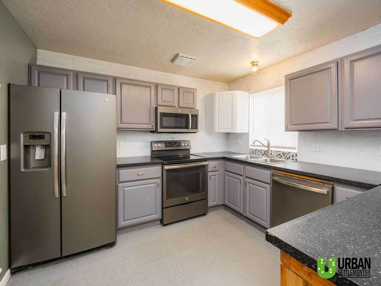 3216 E 29th Ave - Photo 3 of 24