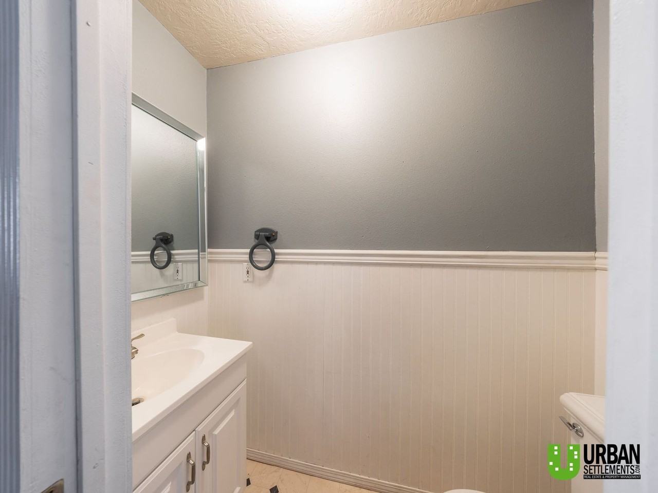 3216 E 29th Ave - Photo 4 of 24
