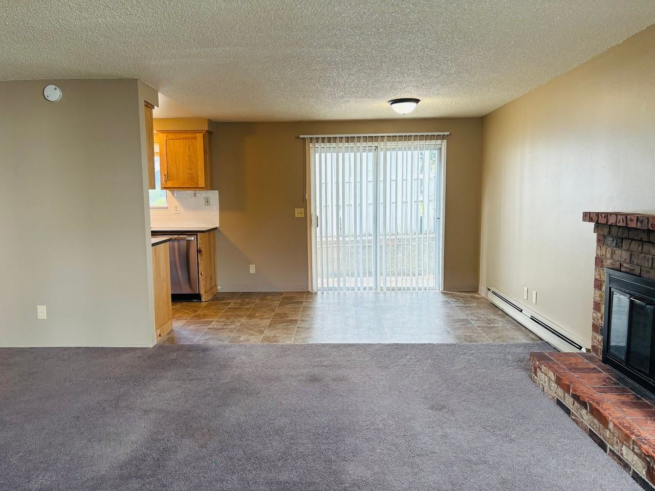 318 W 30th St - Photo 6 of 27