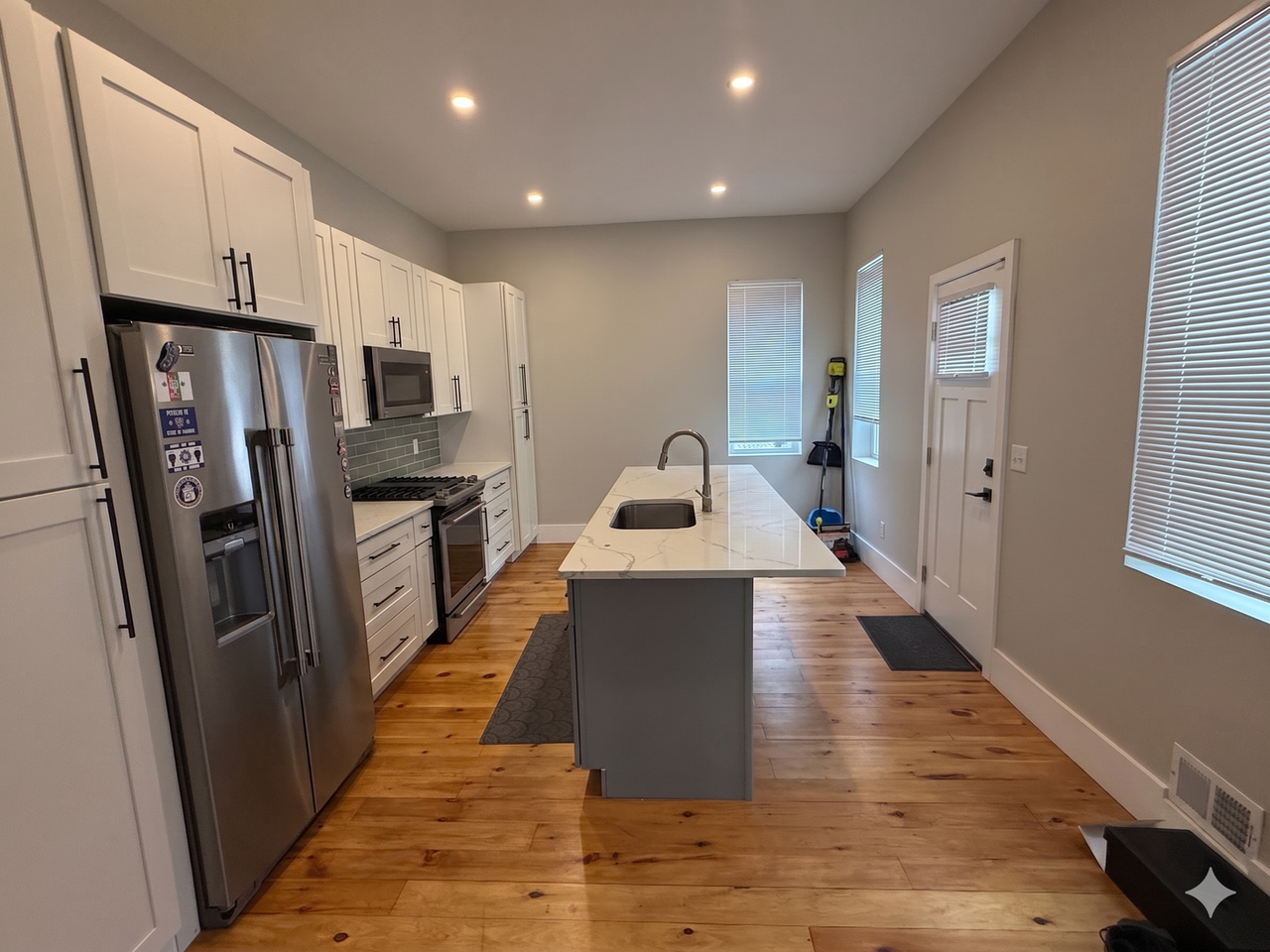 1811 Sidney St - Photo 4 of 19