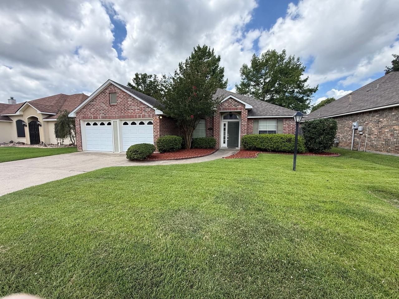 9812 Kings Pointe Dr - Photo 2 of 50