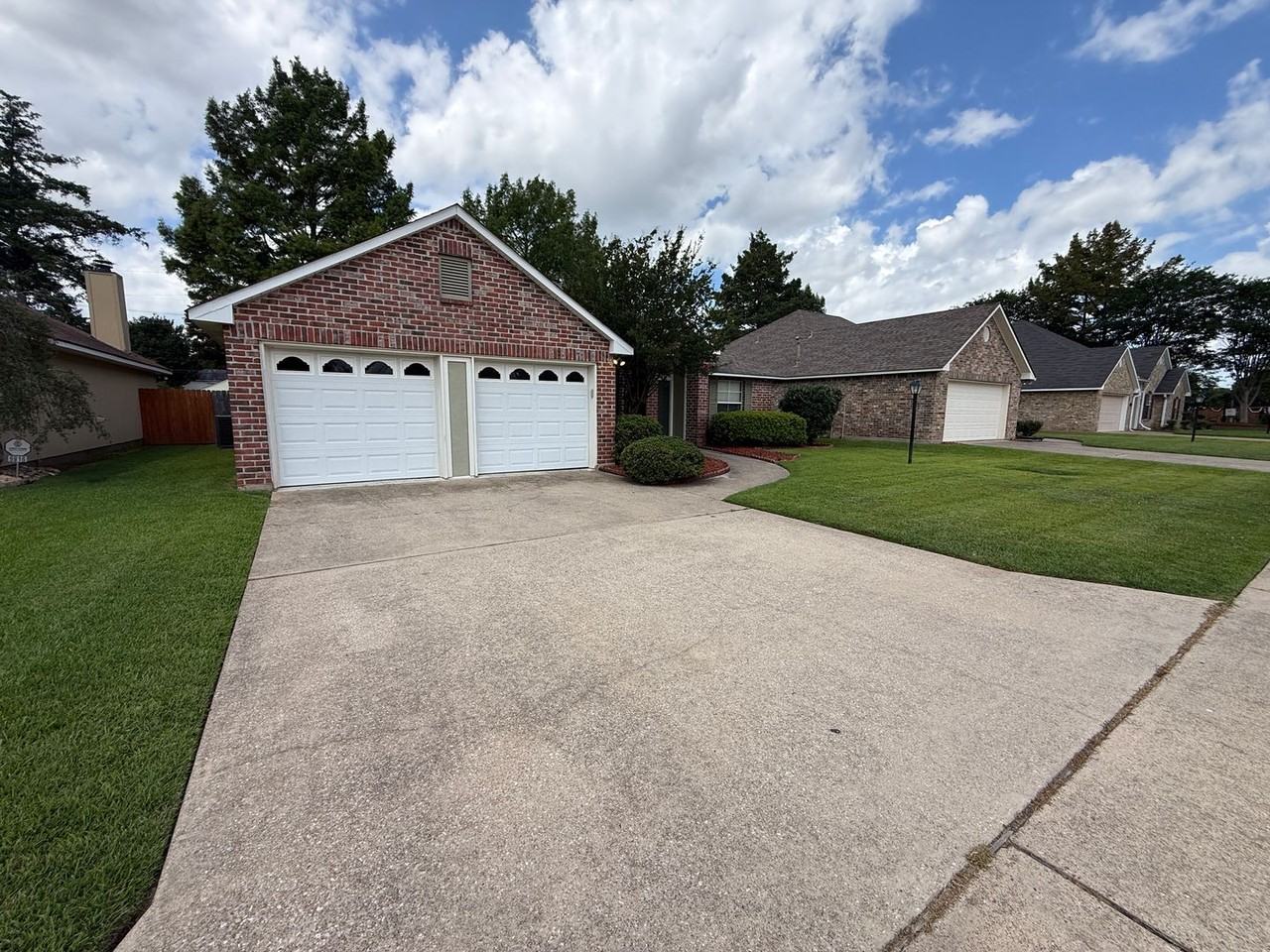 9812 Kings Pointe Dr - Photo 3 of 50