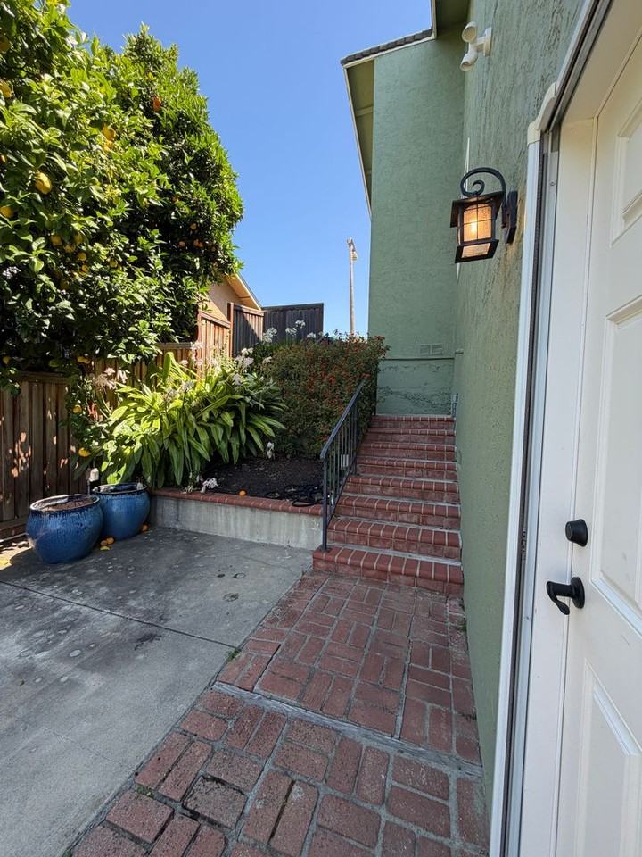 1220 Monte Vista Ct #B - Photo 2 of 35