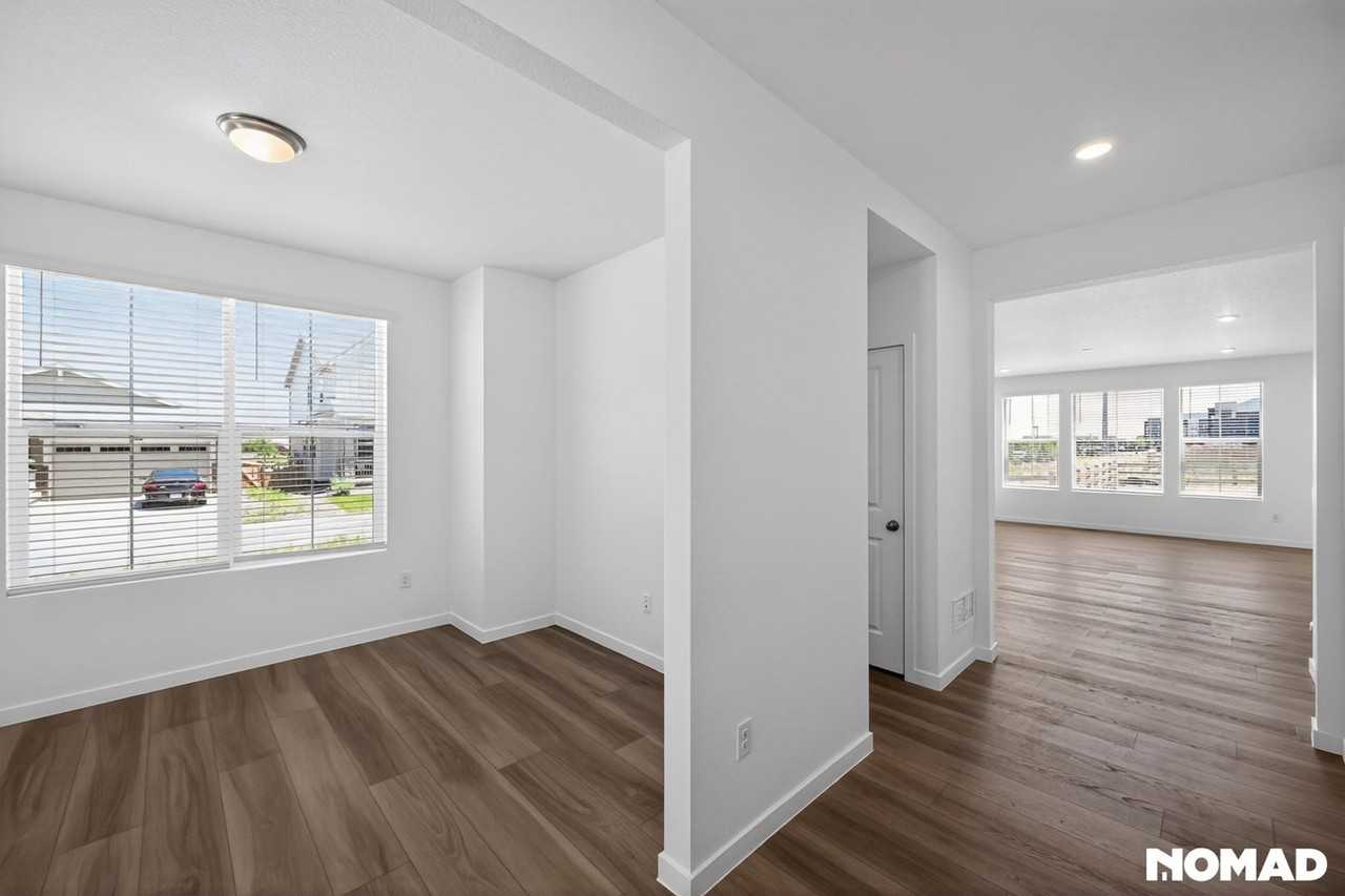 4858 Astor Pl - Photo 6 of 46