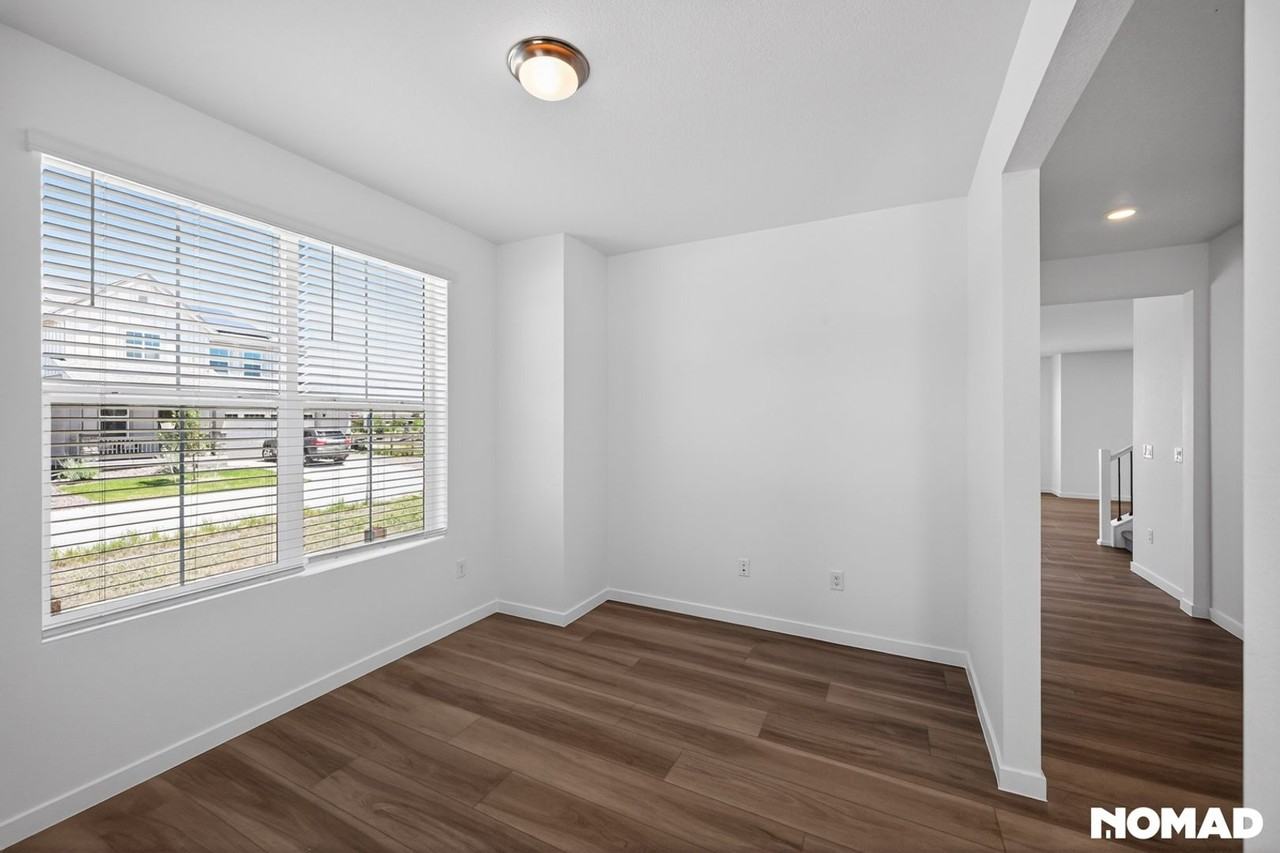 4858 Astor Pl - Photo 7 of 46