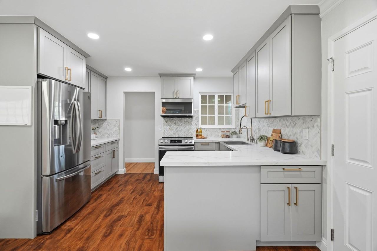 3802 W Rincon Ave - Photo 6 of 22