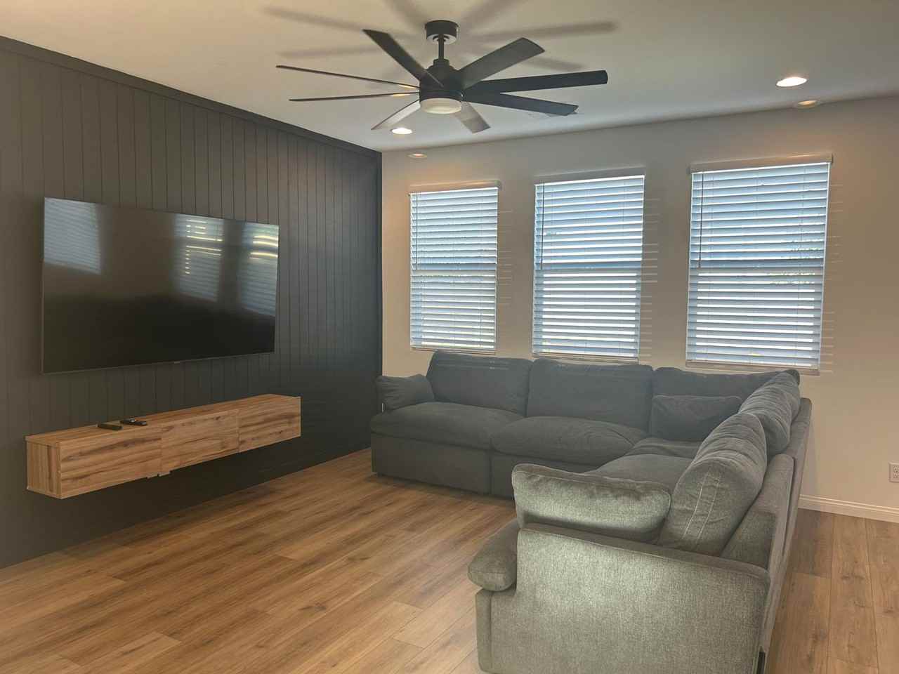 8628 Luse St - Photo 4 of 29