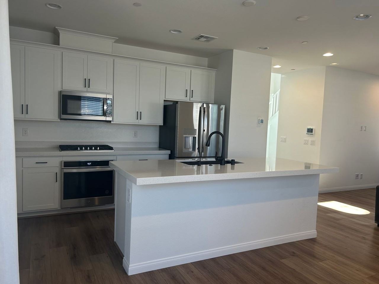 8628 Luse St - Photo 5 of 29