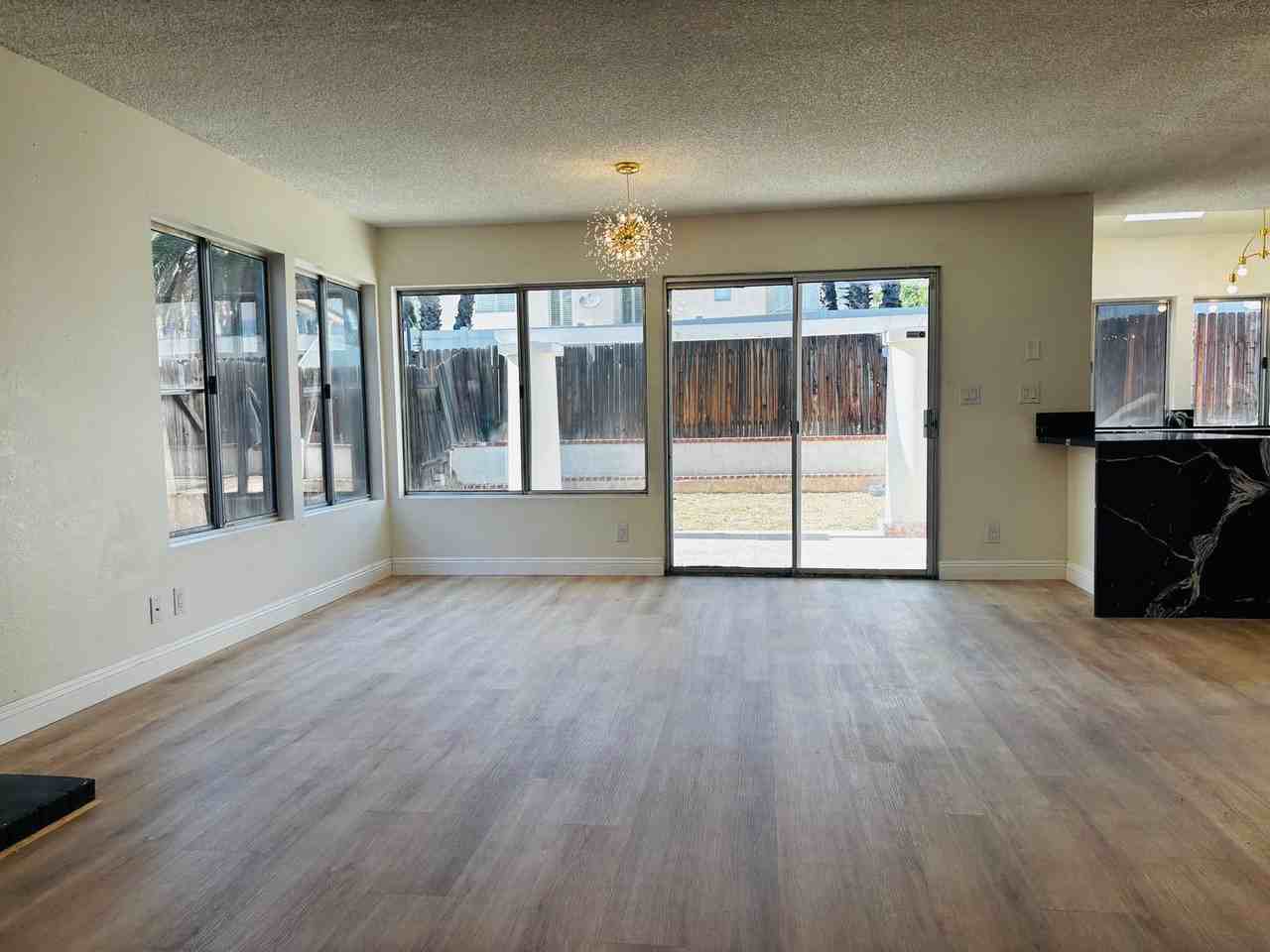 23606 Parkland Ave - Photo 3 of 10
