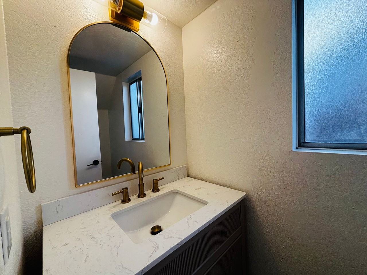 23606 Parkland Ave - Photo 5 of 10