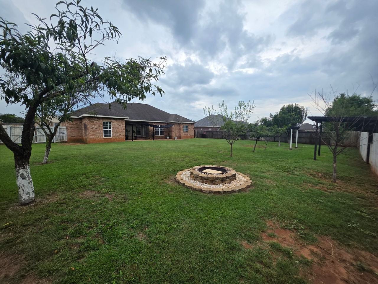 206 Maree Dr - Photo 2 of 2