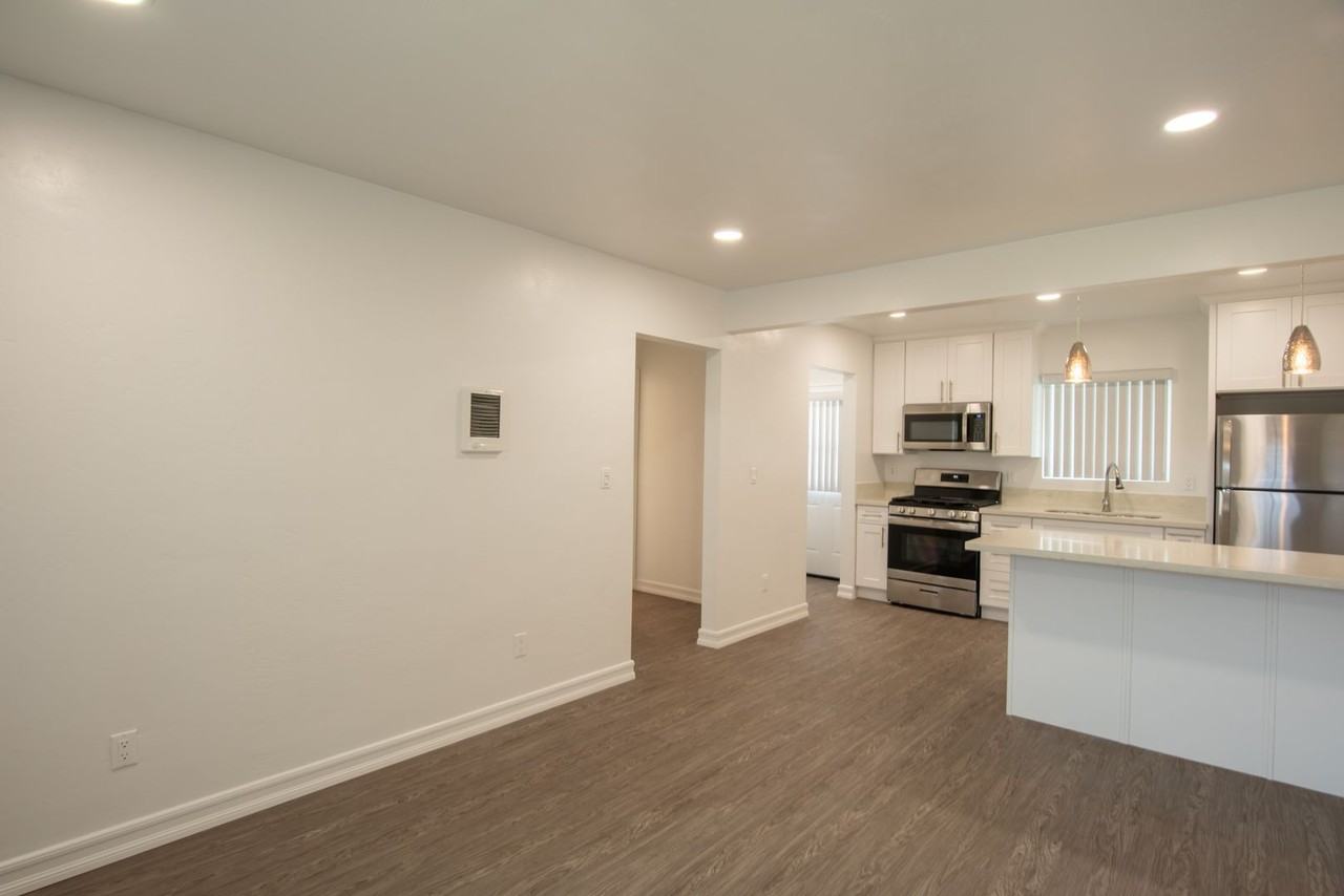 462 Davidson St - Photo 2 of 9