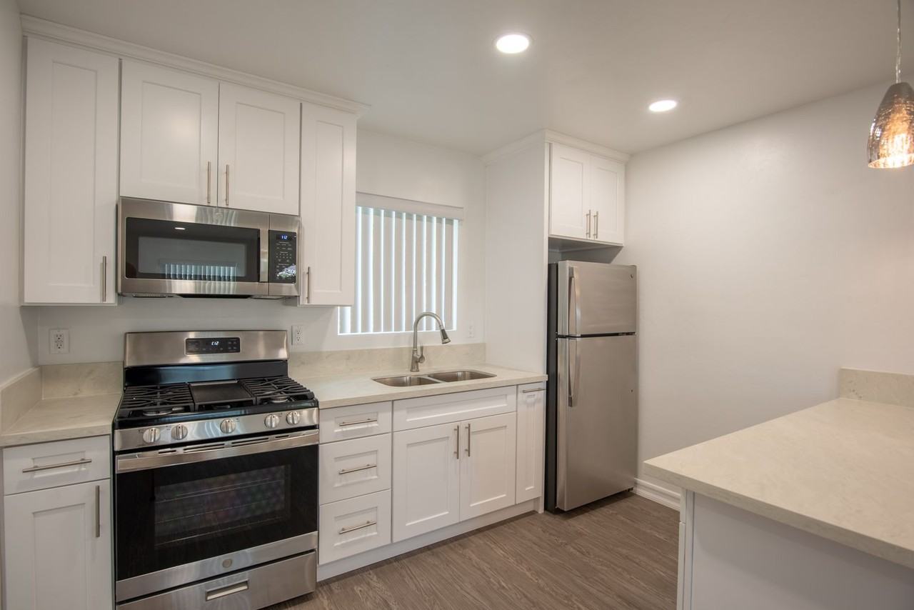 462 Davidson St - Photo 4 of 9