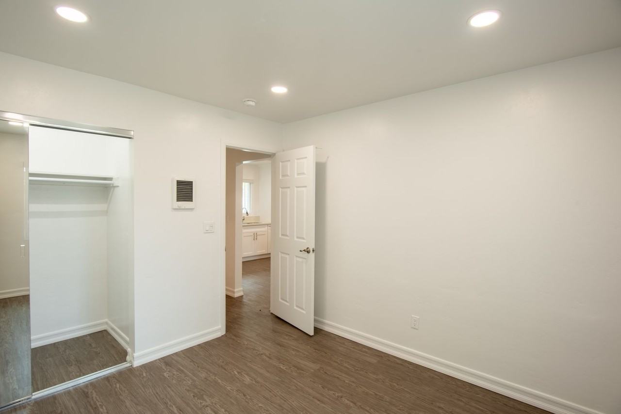 462 Davidson St - Photo 6 of 9
