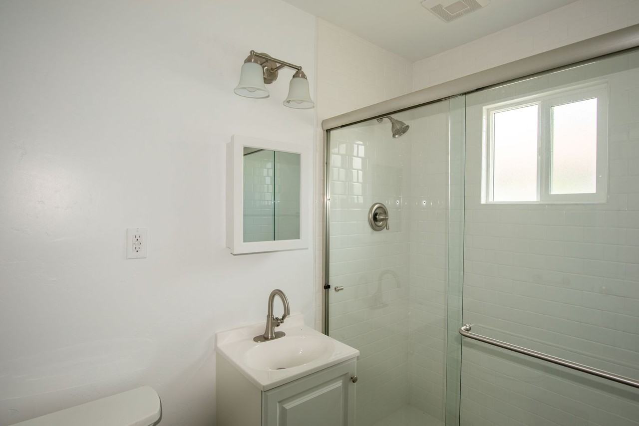 462 Davidson St - Photo 7 of 9