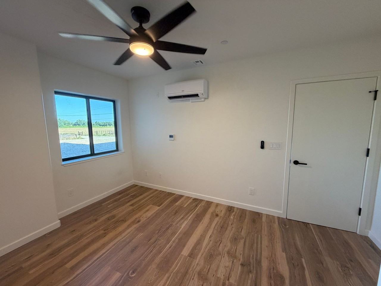 22473 N Clements Rd - Photo 3 of 8