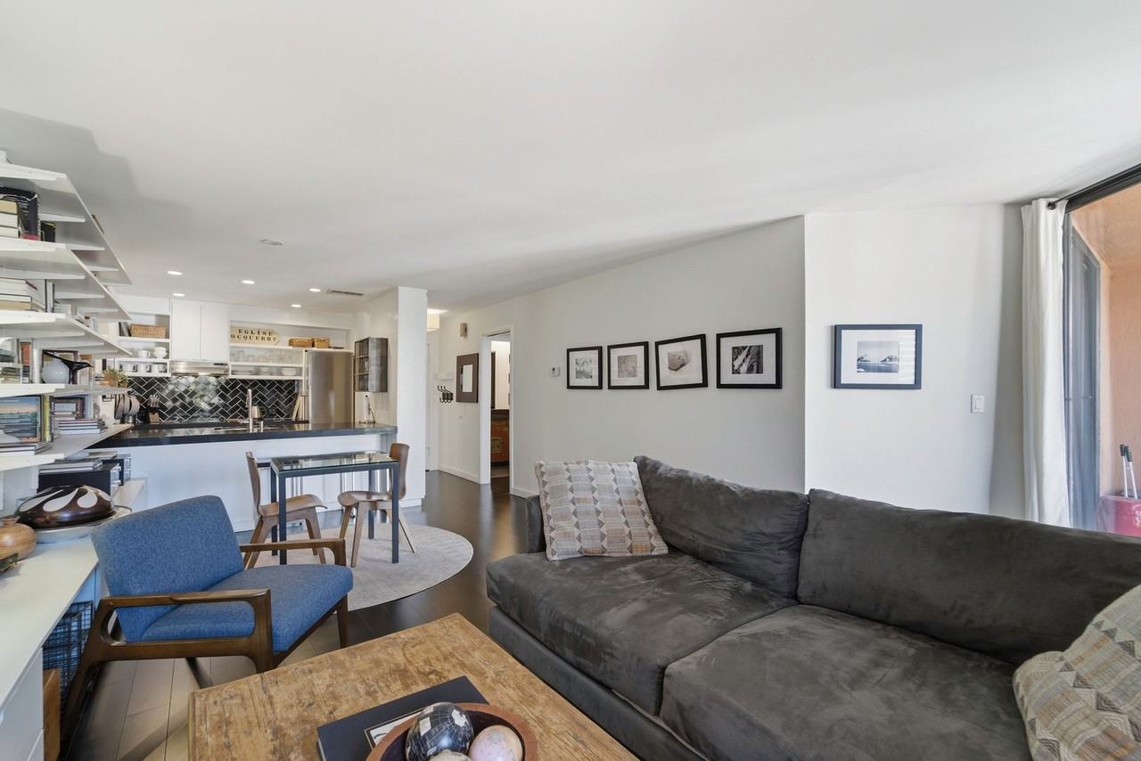 740 N Kings Rd - Photo 4 of 22